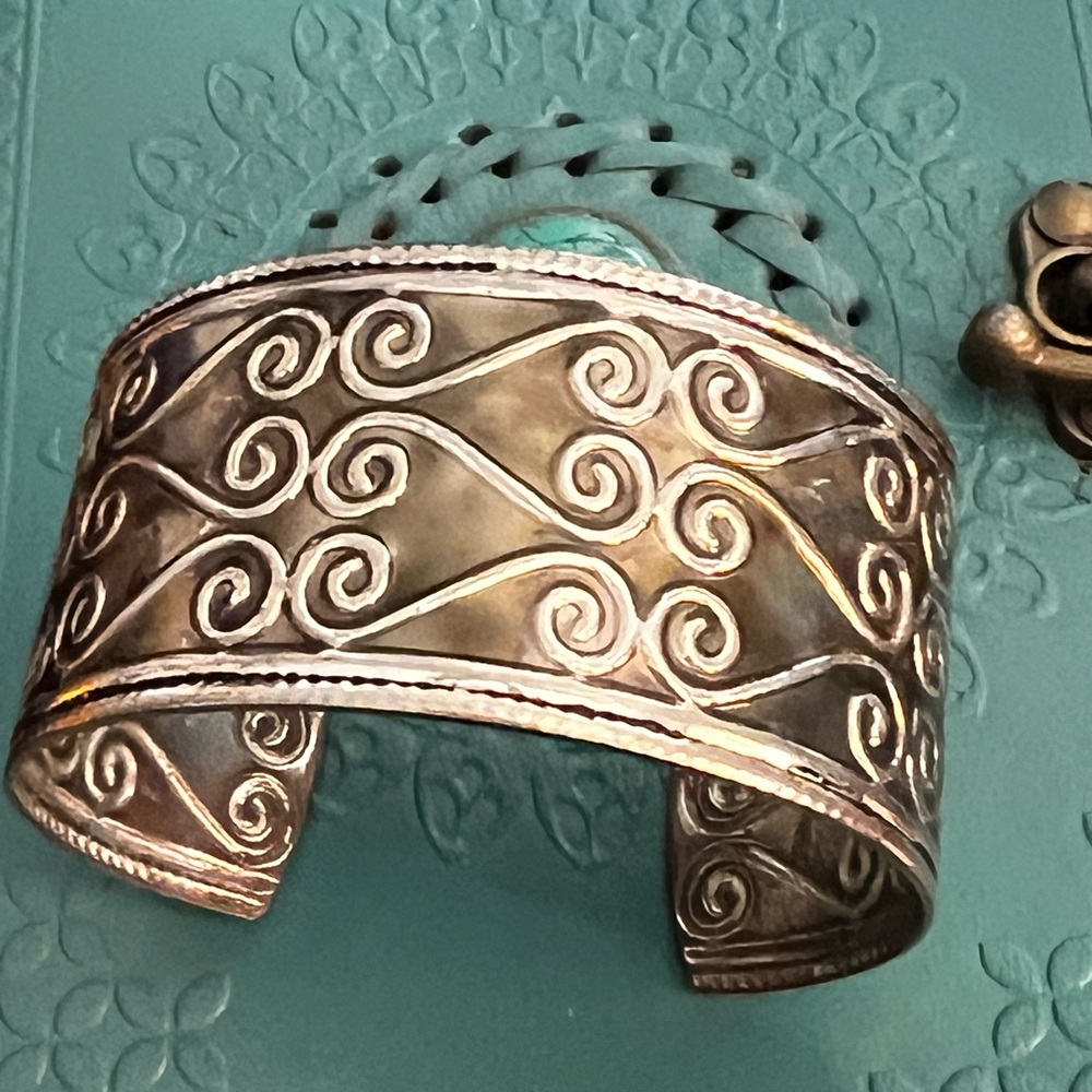 VINTAGE Silver Swirly Scroll Cuff Bracelet